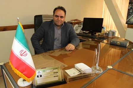 به احترام دکتر کریم همتی، با احترام می‌ایستیم / جسارت و شهامت همتی ستودنی است
