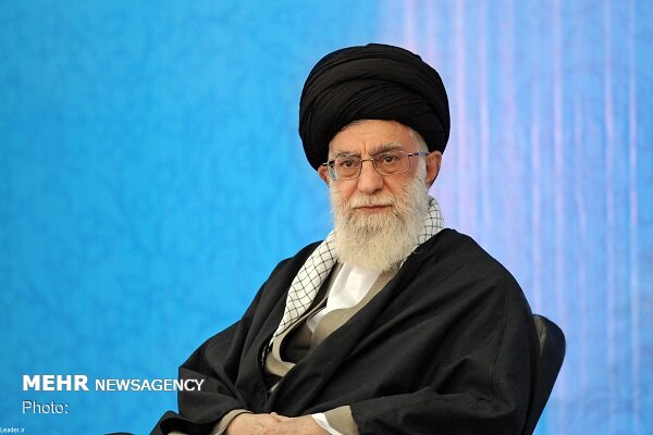 خاطره رهبری ازعیادت امام/این روح بزرگ باهمه‌ شخصیّتش زندگی می‌کند
