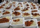 بیش از ۴۰۰ پرس غذای گرم در بین سیل زدگان روستاهای هرسین توزیع شد