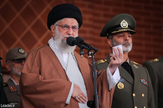 ارتش در صحنه و آماده انجام مأموریت است آمادگی‌ها را تا سر حد نیاز افزایش دهید