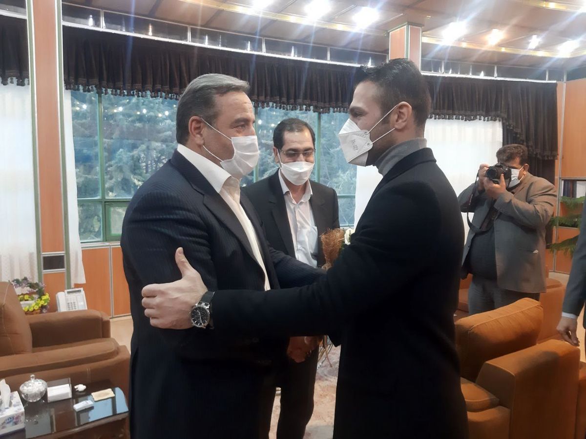 استاندار ایلام از قهرمان کاراته جهان تقدیر کرد