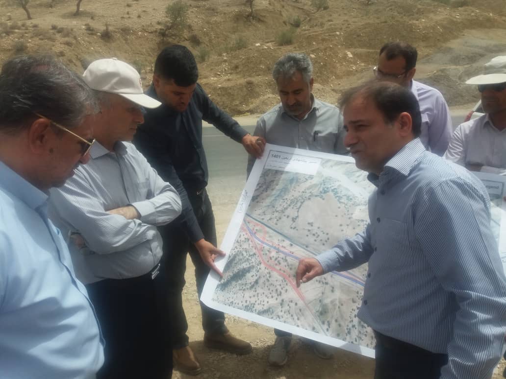 پی گیری تکمیل پروژه های راهسازی استان ایلام در سفر معاون شرکت ساخت و توسعه زیر بناهای حمل و نقل کشور به استان