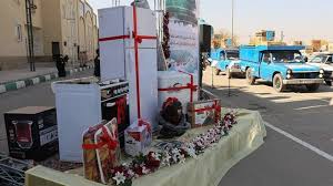 ۱۰۰ سری جهیزیه به نوعروسان کم برخوردار ایلام اهداء شد