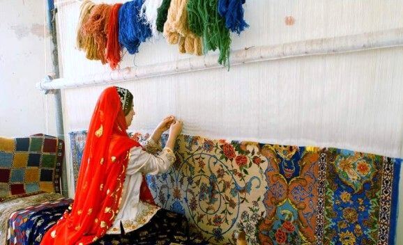 ۳ هزار و ۵۰ بافنده فعال فرش در استان ایلام مشغول به فعالیت هستند