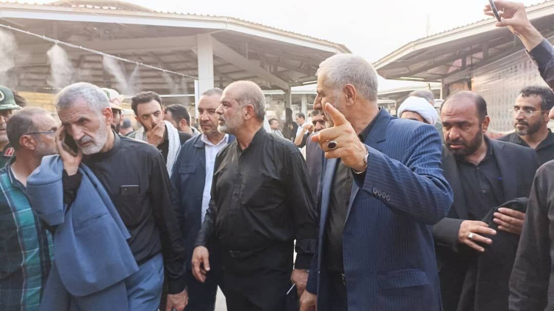مشکل تردد زائران در مرز مهران تا ساعاتی دیگر برطرف می شود/ در آن طرف مرز مهران امکانات برای جابجایی زوار فراهم است