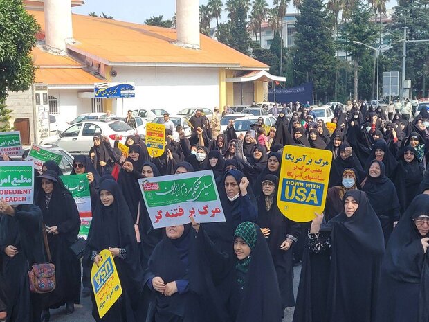 مردم ایلام در محکومیت آشوب های اخیر در کشور راهپیمایی کردند