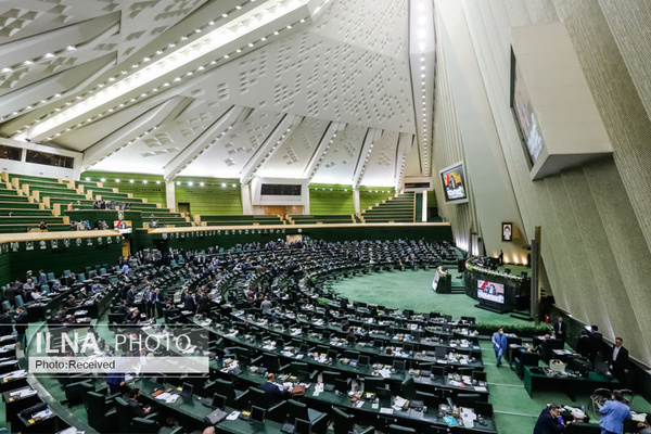 دو فوریت لایحه متناسب‌سازی حقوق کارکنان دولت و بازنشستگان کشوری و لشکری