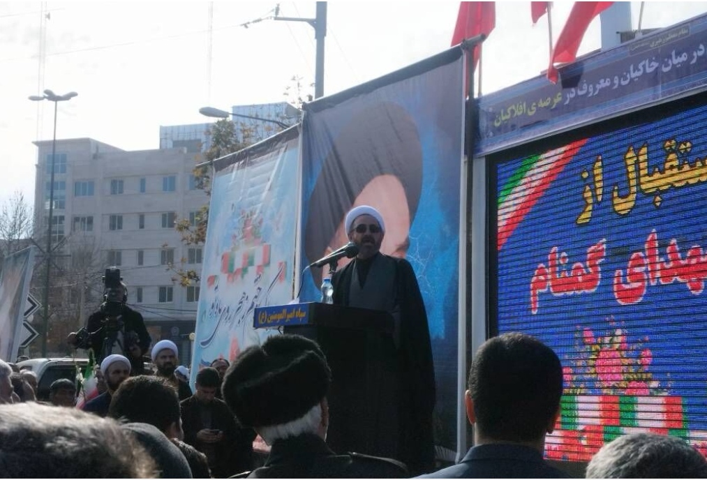 شهیدان با خون خود از آرمانهای انقلاب اسلامی دفاع کردند