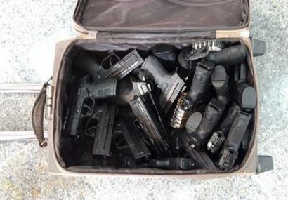 ۱۰۰ قبضه سلاح کلت کمری در دشت عباس دهلران کشف و ضبط شد