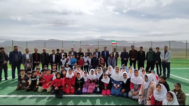 زمین چمن مصنوعی روستاهای «سرچم و شیرواند» هلیلان افتتاح شد