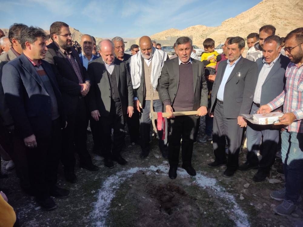 کلنگ زنی تامین برق روستای سرتنگ زعفرانی شهرستان مهران