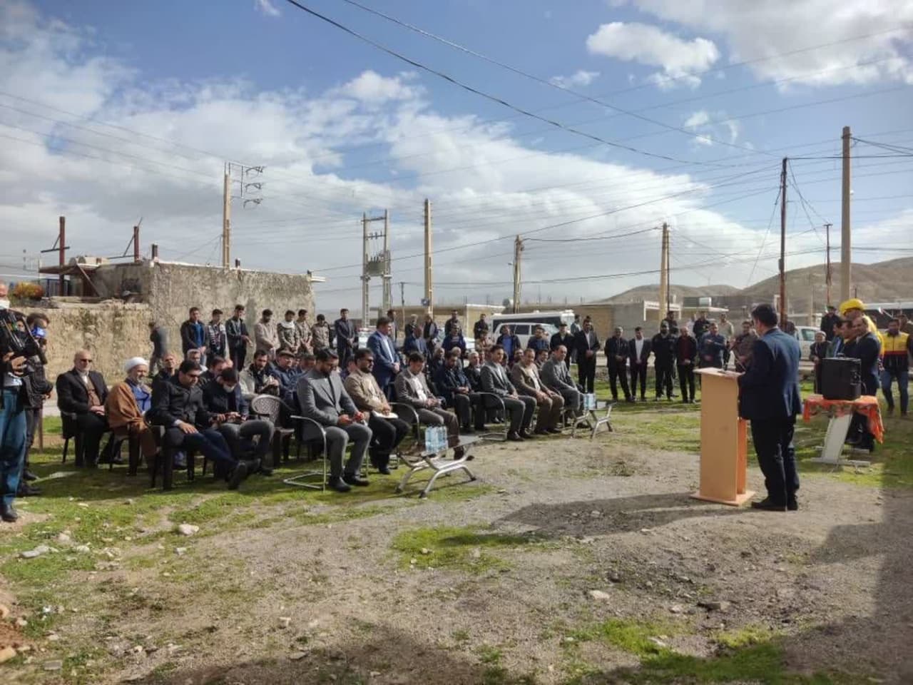 کلنگ زنی و افتتاح۱۱ پروژه توزیع برق در شهرستان بدره