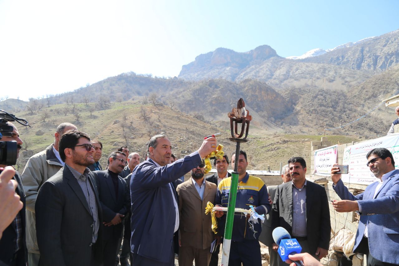 مشعل گاز در روستای گنجه روشن شد