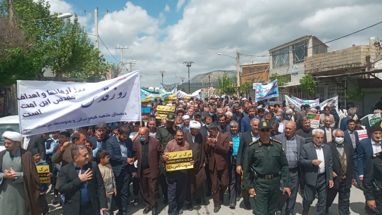 مردم روزه دار ایلام در راهپیمایی روز قدس حضور پر شور خود را به نمایش گذاشتند