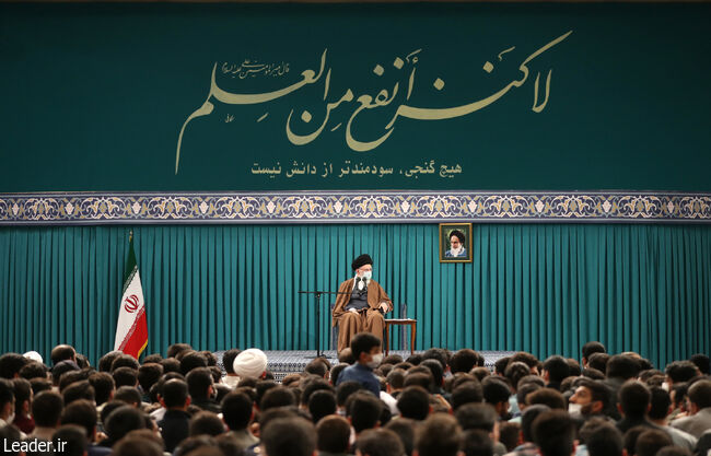 راه روشن انقلاب را با جدیت دنبال کنید کشور نیازمند آرمانخواهی،امید وعقلانیت است