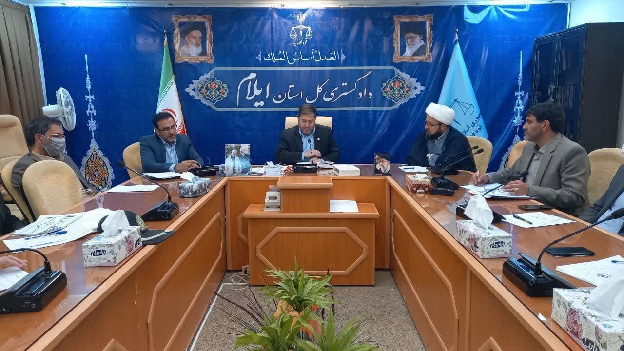 متولیان فرهنگی به وظیفه خود عمل نمایند/ در مورد حجاب کوتاه نخواهیم آمد