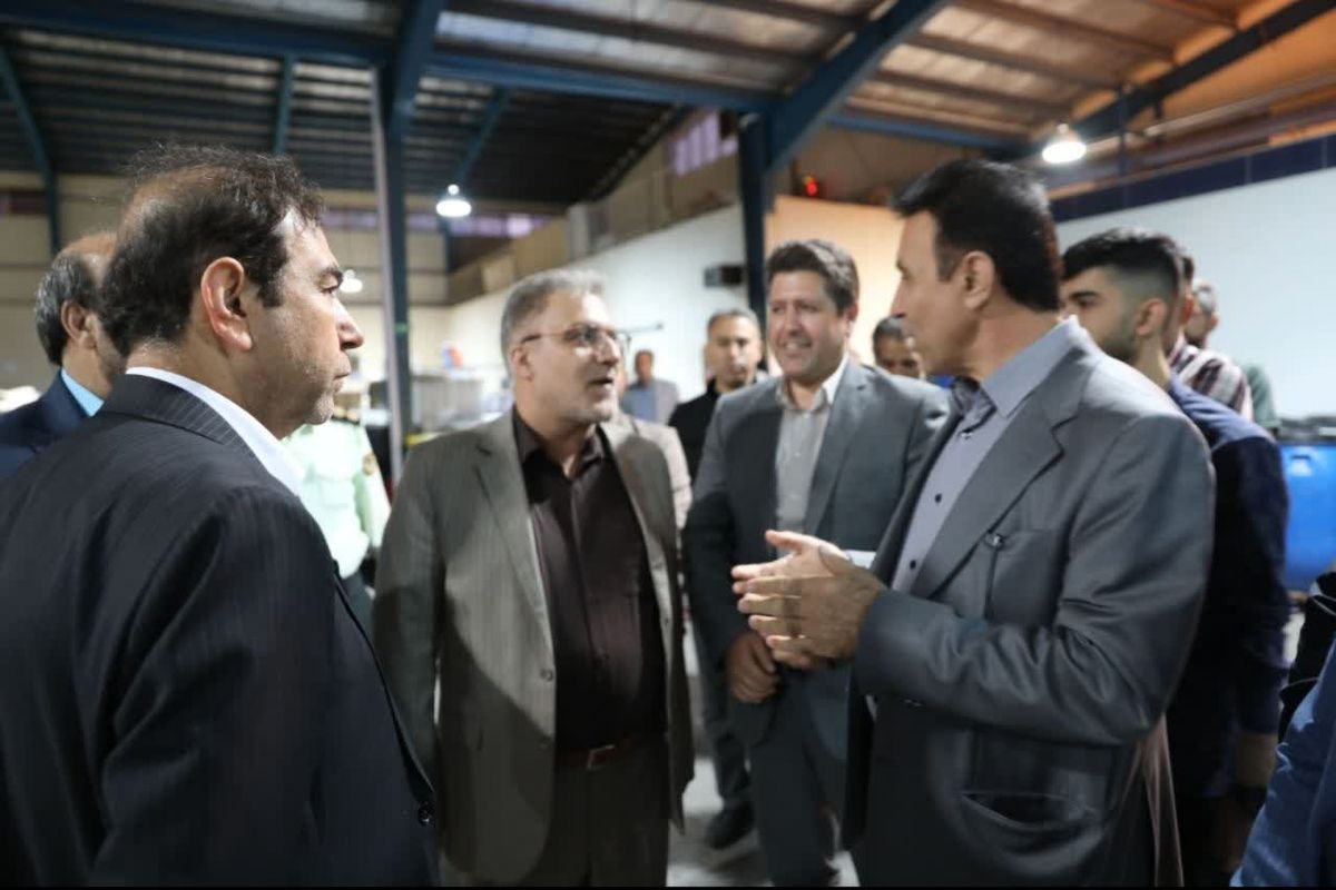 معاون اقتصادی وزیر کشور از کارخانه کوشاب‌ غرب و فولادگستر آتنا در چرداول بازدید کرد