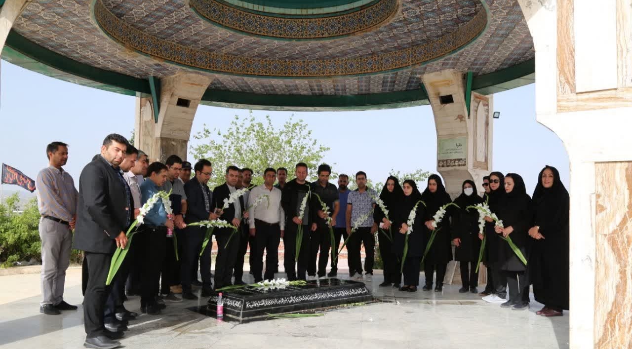 تجدید میثاق کارکنان شرکت گاز ایلام با شهدای گمنام