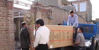 توزیع لوازم خانگی در بین تعدادی از سیل‌زدگان شهرک شهید کشوری ایلام