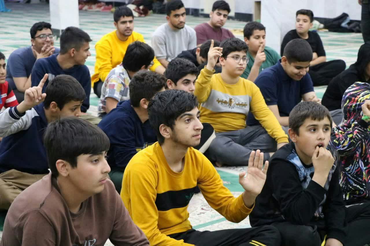 حضور سه هزار دانش آموز ایلامی در مراسم معنوی اعتکاف/اجرای ۵۰ برنامه متنوع فرهنگی مذهبی برای دانش آموزان معتکف