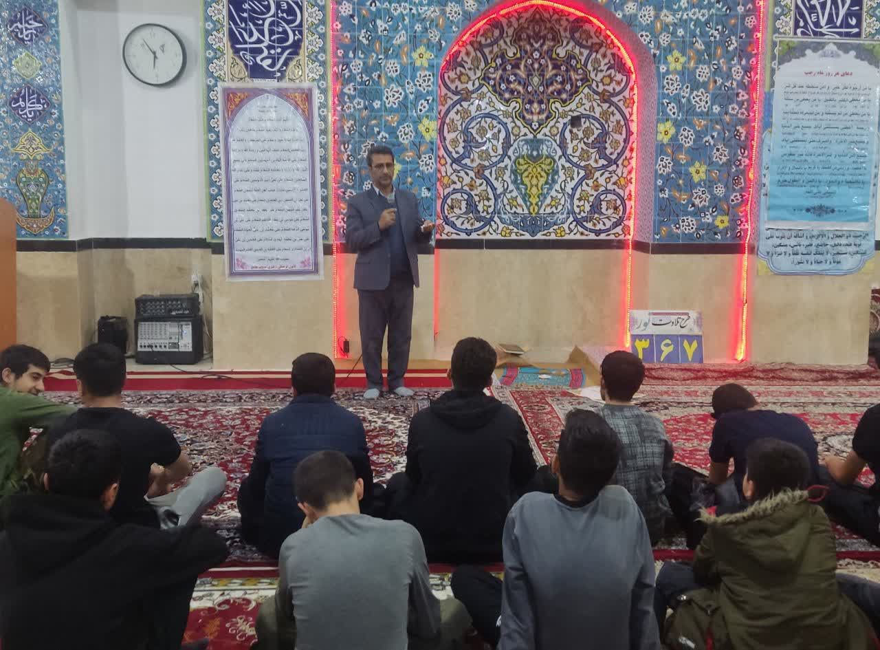 دانش آموزان معتکف، سفیران اعتکاف برای همکلاسان خود باشند