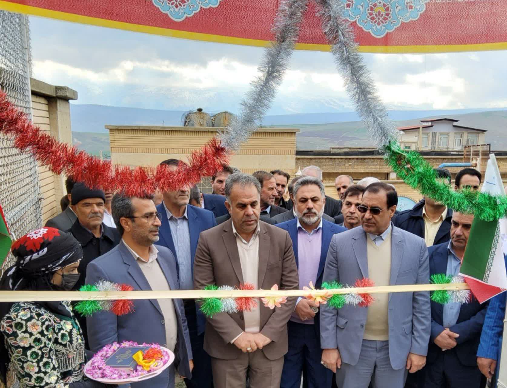 افتتاح زمین چمن مصنوعی مدرسه حضرت معصومه (س)روستای زنجیره علیا چرداول