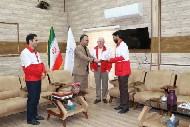 مراسم معارفه سرپرست جمعیت هلال احمر شهرستان چوار برگزار شد/ امام جمعه شهرستان چوار خدمات هلال احمر در حوادث مختلف و بحران ها قابل تقدیر است