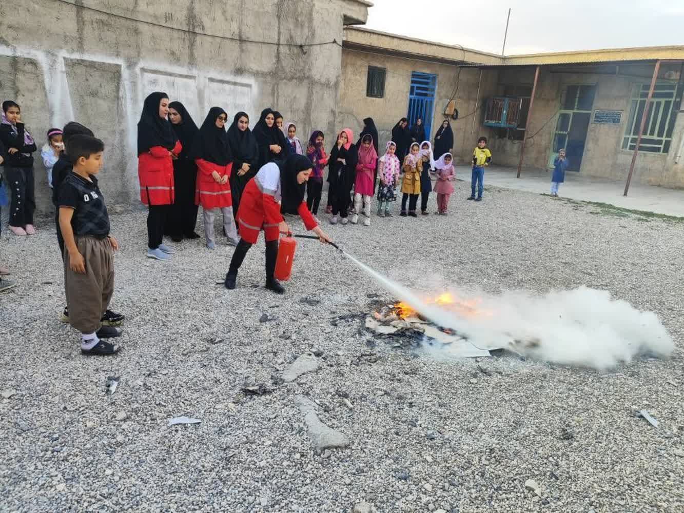 آموزش خروج ایمن در زمان آتش سوزی به ۱۰۰۰ نفر در استان ایلام