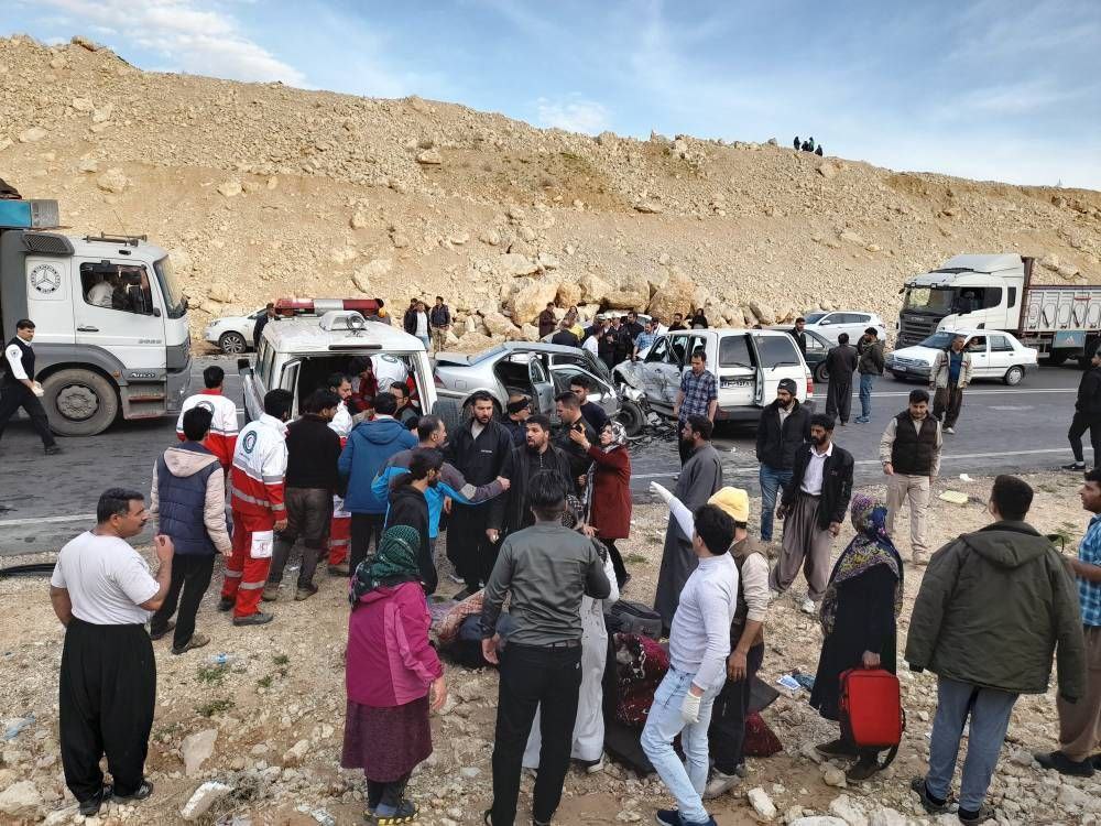 تجاوز به چپ سواری تویوتا لندکروز ۴ نفر کشته و زخمی بر جای گذاشت
