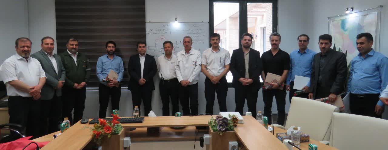 بزرگداشت مقام کارگر در پالایشگاه گاز ایلام/ کارگران مجاهدان جبهه اقتصاد هستند