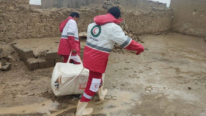 نجات ١٠ گردشگر در منطقه«غار زینگان» ایلام توسط نجاتگران هلال احمر
