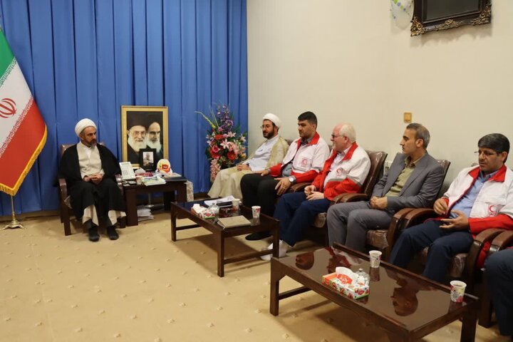 نجاتگران هلال احمر برای نجات دیگران از خودگذشتگی و ایثارگری دارند