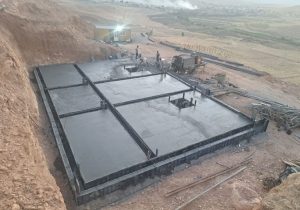 شروع عملیات احداث مخزن آب ۵۰۰ مترمکعبی روستای «سنگ سفید» و «لتاب» در بخش شباب شهرستان چرداول