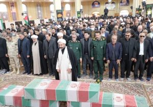 اقامه نماز بر پیکر ۳ شهید گمنام دوران دفاع مقدس در ایلام