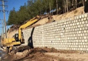 دیوار سنگی پارک ارغوان احداث می شود