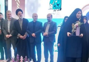 دبیرستان شاهد آقا حسین بن علی(ع) ایلام برگزیده ی کشور شد