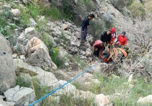 نجات ۸ فرد گرفتار در ارتفاعات کوه چرمین چرداول
