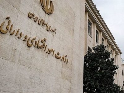 وزیر اقتصاد: زیان بانک آینده را سهامداران اصلی پرداخت می‌کنند / سپرده‌ها به‌طور کامل به بانک ملی منتقل شد