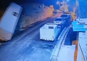 وزش شدید باد منجر به فوت نگهبان ساختمانی در ایلام شد + فیلم