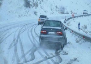 تردد در جاده‌های کوهستانی ایلام با زنجیر چرخ امکان‌پذیر است