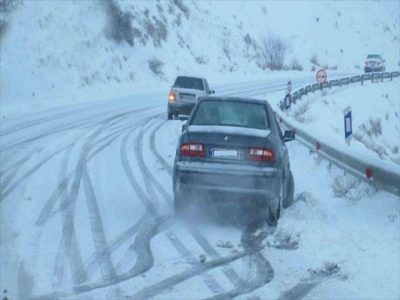 تردد در جاده‌های کوهستانی ایلام با زنجیر چرخ امکان‌پذیر است