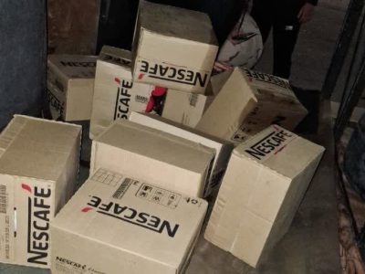 توقیف اتوبوس حامل نسکافه قاچاق در پایانه مرزی مهران