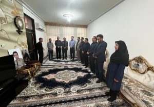 خون شهدا ریشه‌ های انقلاب را محکم تر کرد