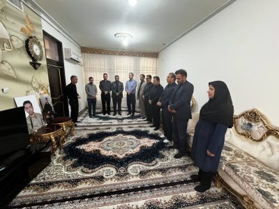 خون شهدا ریشه‌ های انقلاب را محکم تر کرد