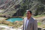 سه دهه ایستادن در متن، با چشمانی که می‌بیند و قلمی که می‌نویسد